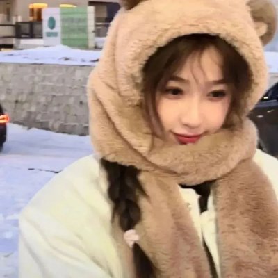 一位站立的人
